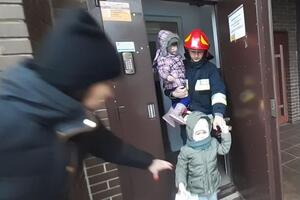 Из-за сильного задымления из дома эвакуировали 14 жителей с верхних этажей