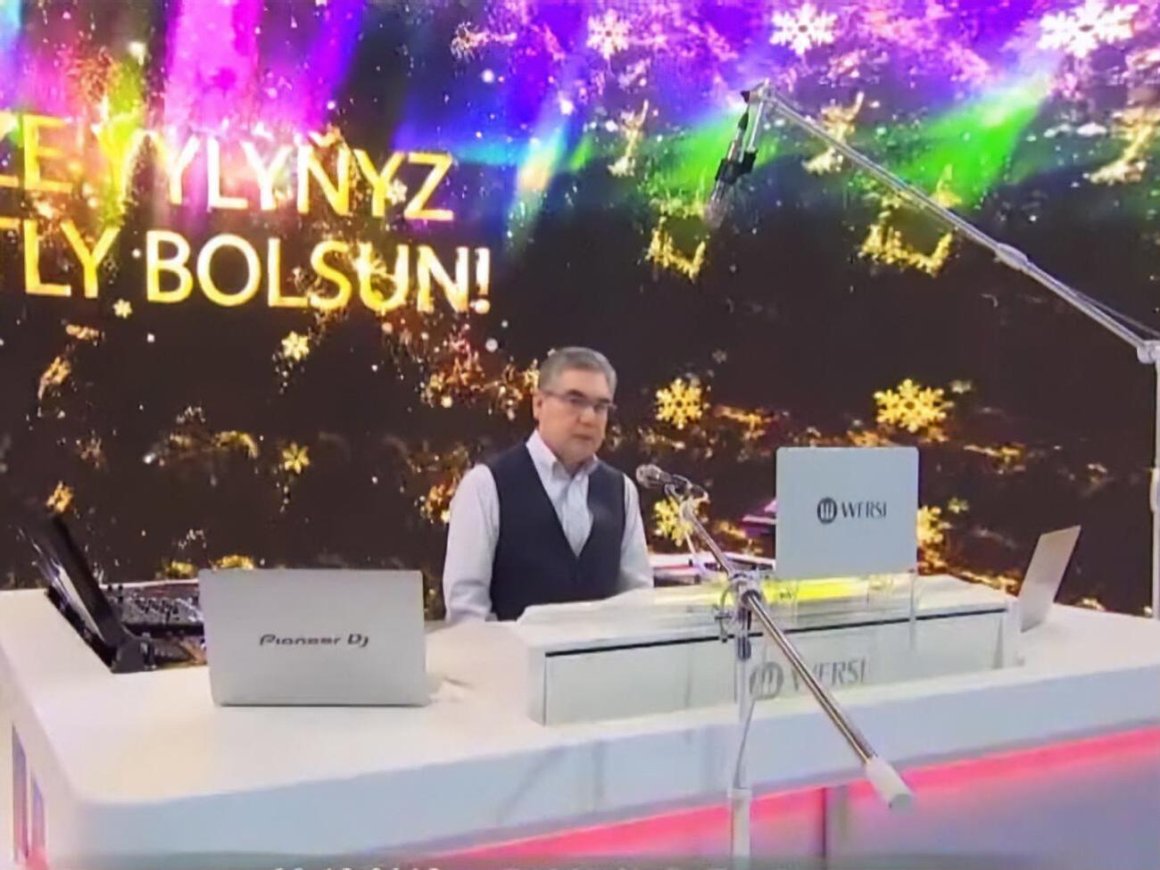 Бердымухамедов более часа&nbsp;ставил свои треки и рассказывал, как работает диджейский пульт