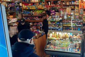 Полиция утверждает, что задержанный неоднократно грабил магазины