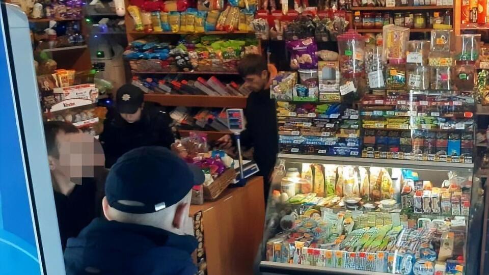 Поліція стверджує, що затриманий неодноразово грабував магазини