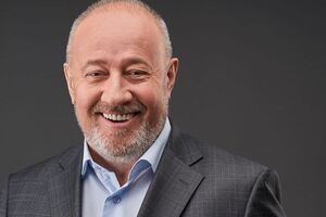 Посоветовал бы народным депутатам гордиться тем, что происходит в прокуратуре. Мы ошибаемся тоже, но делаем