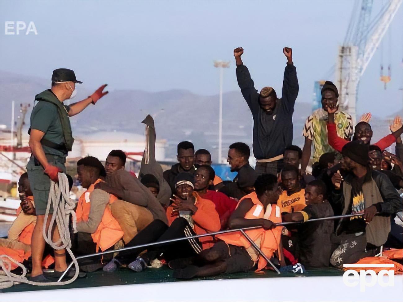 Поток мигрантов хлынул в Европу из-за военных действий в Африке