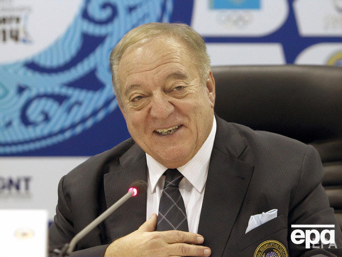 Аян руководит Международной федерацией тяжелой атлетики с 2000 года