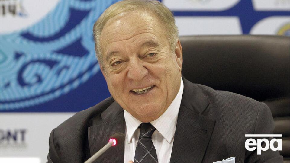 Аян руководит Международной федерацией тяжелой атлетики с 2000 года