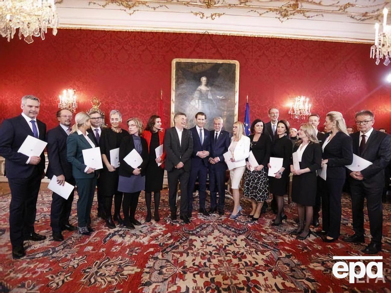 В состав правительства впервые вошли "Зеленые"