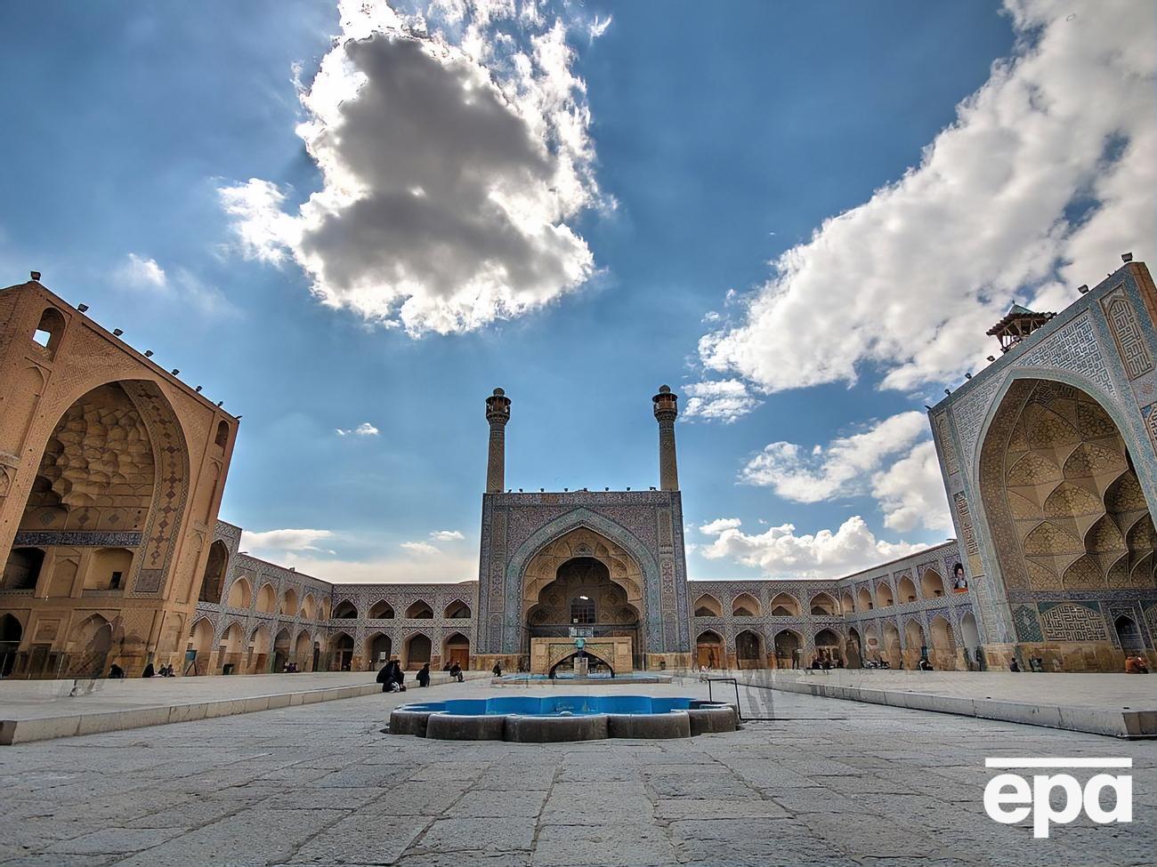 Одна из старейших мечетей Ирана&nbsp;&ndash; мечеть Джами в Исфахане. Она входит в&nbsp;список объектов всемирного наследия ЮНЕСКО