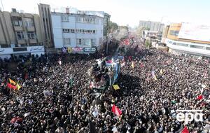 В Иране приостанавливали похороны генерала Касема Сулеймани из-за большого количества людей, желающих попрощаться с ним
