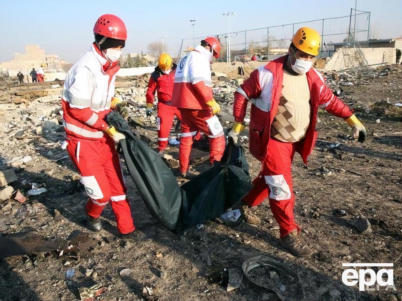 В Ірані розбився український літак. Фоторепортаж