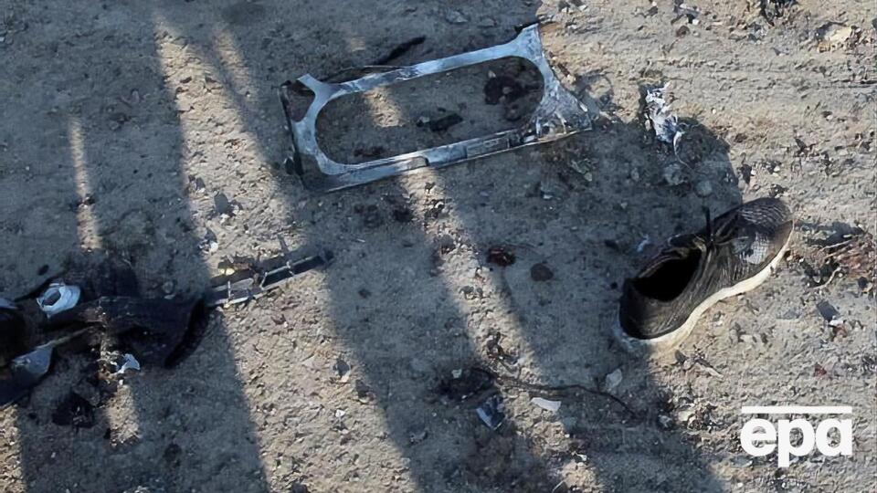 На борту самолета находилось 177 человек