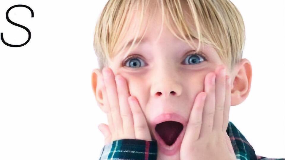 В ролике показали детей-моделей