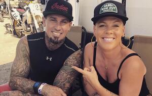 Pink: Ты настоящий мужчина, Кэри Харт