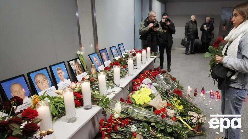 Серед загиблих було дев'ятеро членів екіпажу українського літака