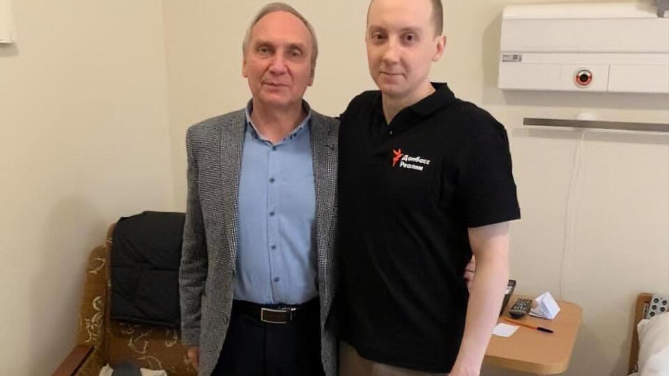 Асєєв (праворуч) поки має намір підлікуватися