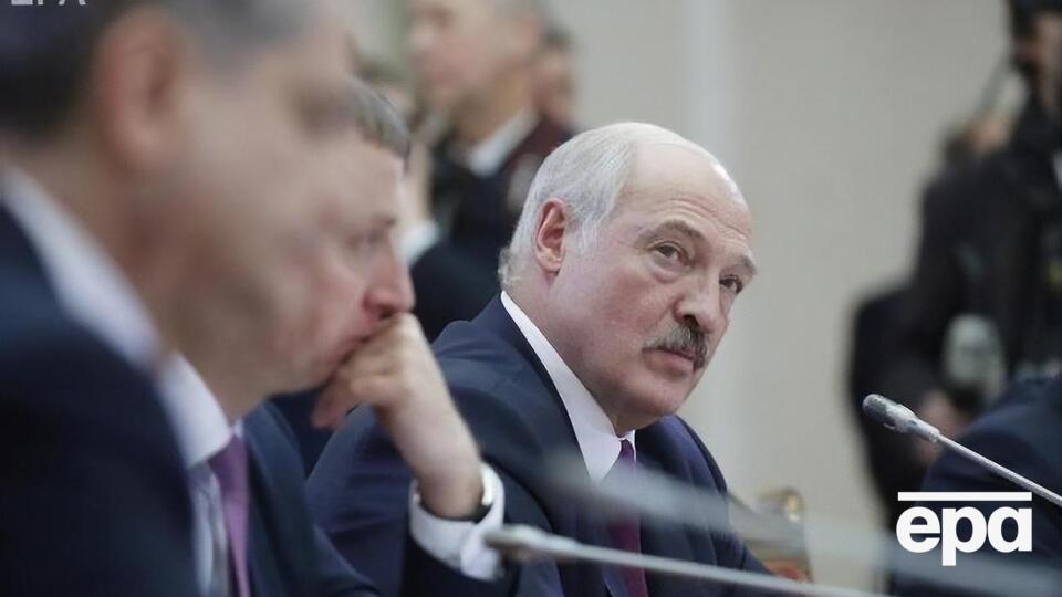 Лукашенко: Коли ми у 2011 році йшли на продаж "Белтрансгаза", була жорстка домовленість, що протягом п'яти років вийдемо на внутрішньоросійську ціну за газ. Хтось це забув, я пам'ятаю