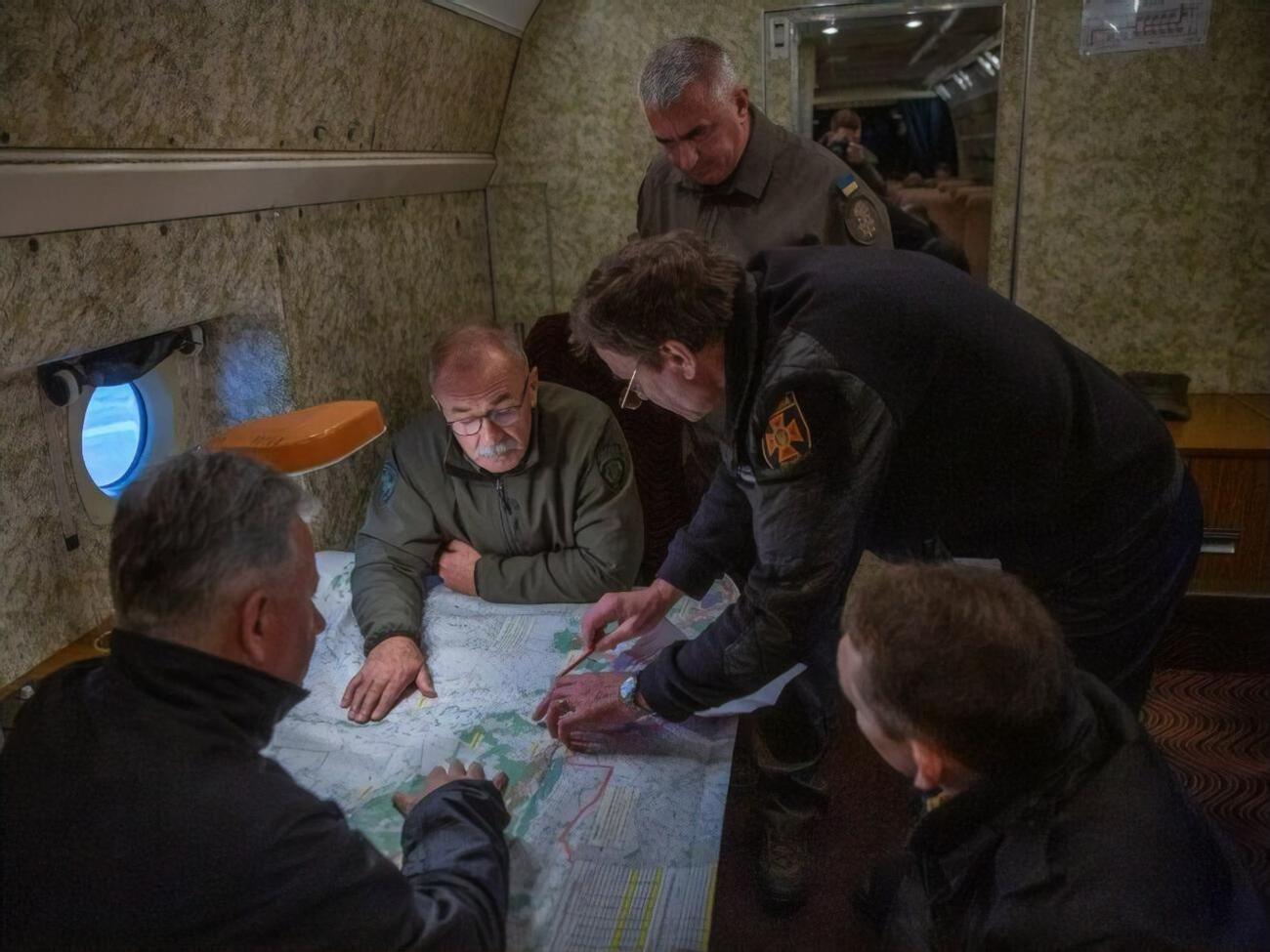 Правительственная группа вылетела в Луганскую область для координации действий по тушению пожаров