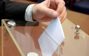 По результатам соцопроса, наибольший рейтинг среди партий на местных выборах имеет пропрезидентская "Слуга народа"