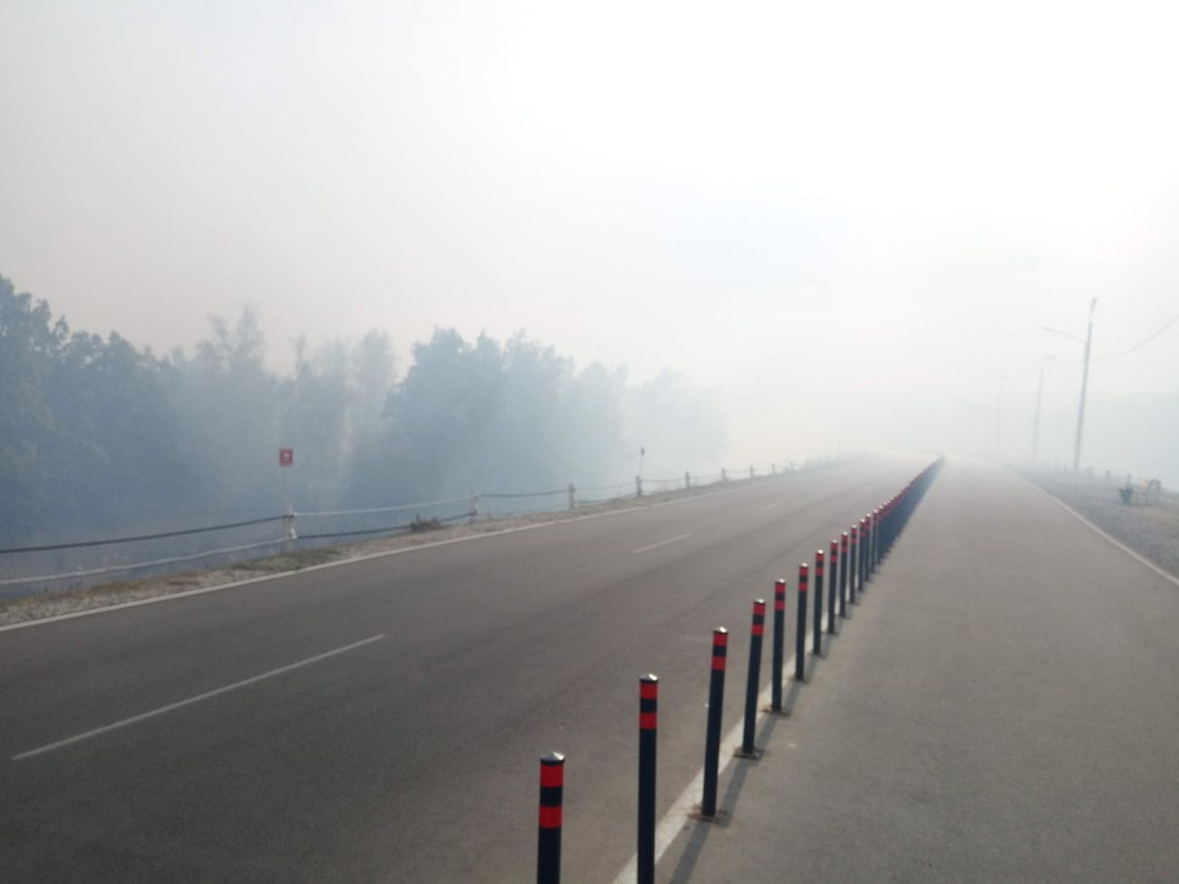 Вблизи дороги началась детонация взрывных устройств