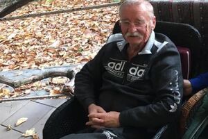 "Негайно випусти мене! Ти що? Здурів?". Поэта Ткача я закрывал в своем кабинете на ключ. Покричит, покричит, успокоится и начнет работать