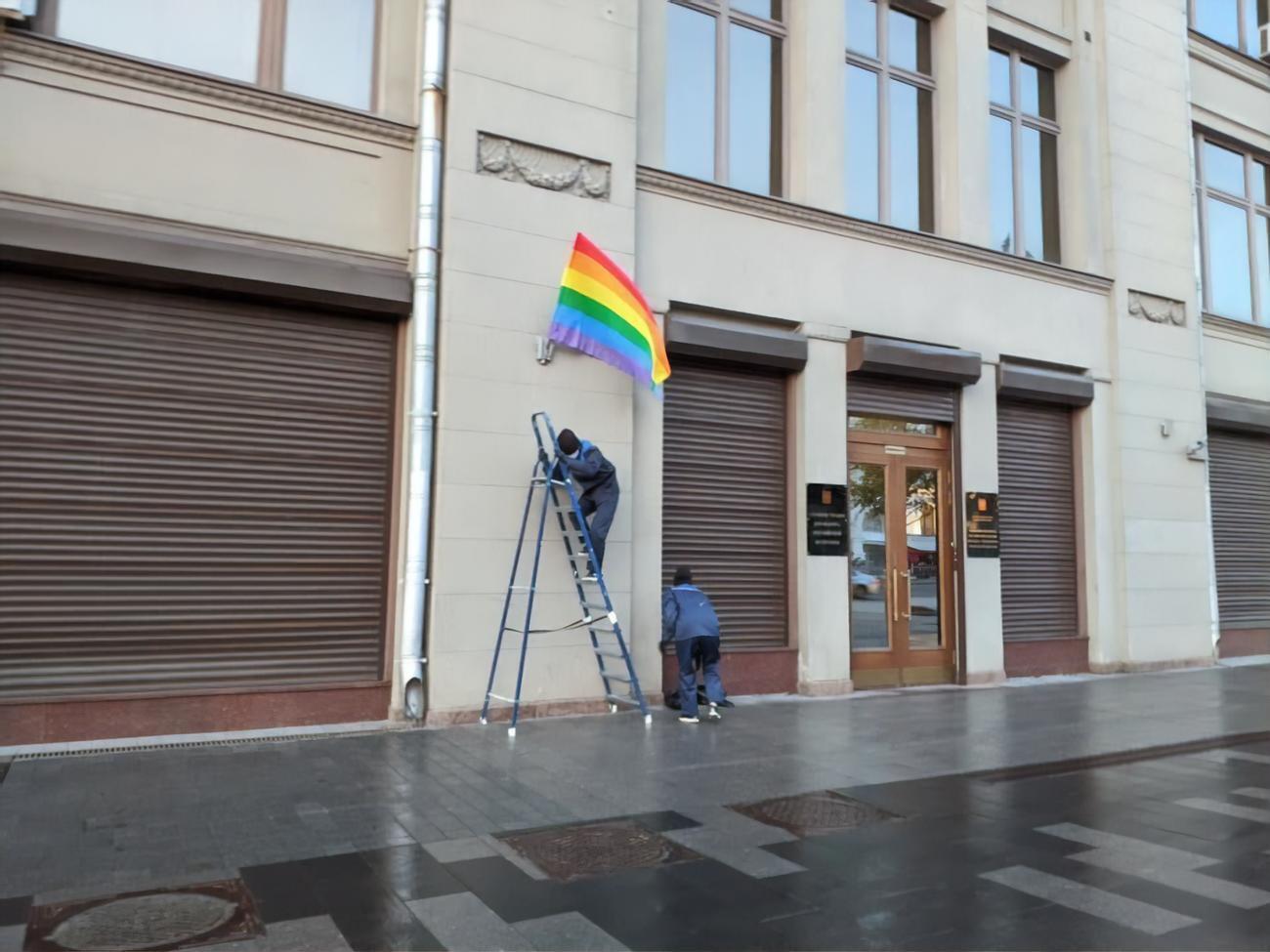 Напередодні через прапори ЛГБТ затримали ще чотирьох учасників Pussy Riot