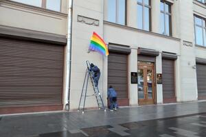 Напередодні через прапори ЛГБТ затримали ще чотирьох учасників Pussy Riot