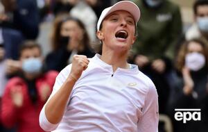 Швентек в финале одержала победу в двух сетах