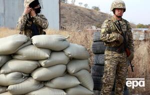 На некоторых улицах Бишкека уж появились блокпосты с военными