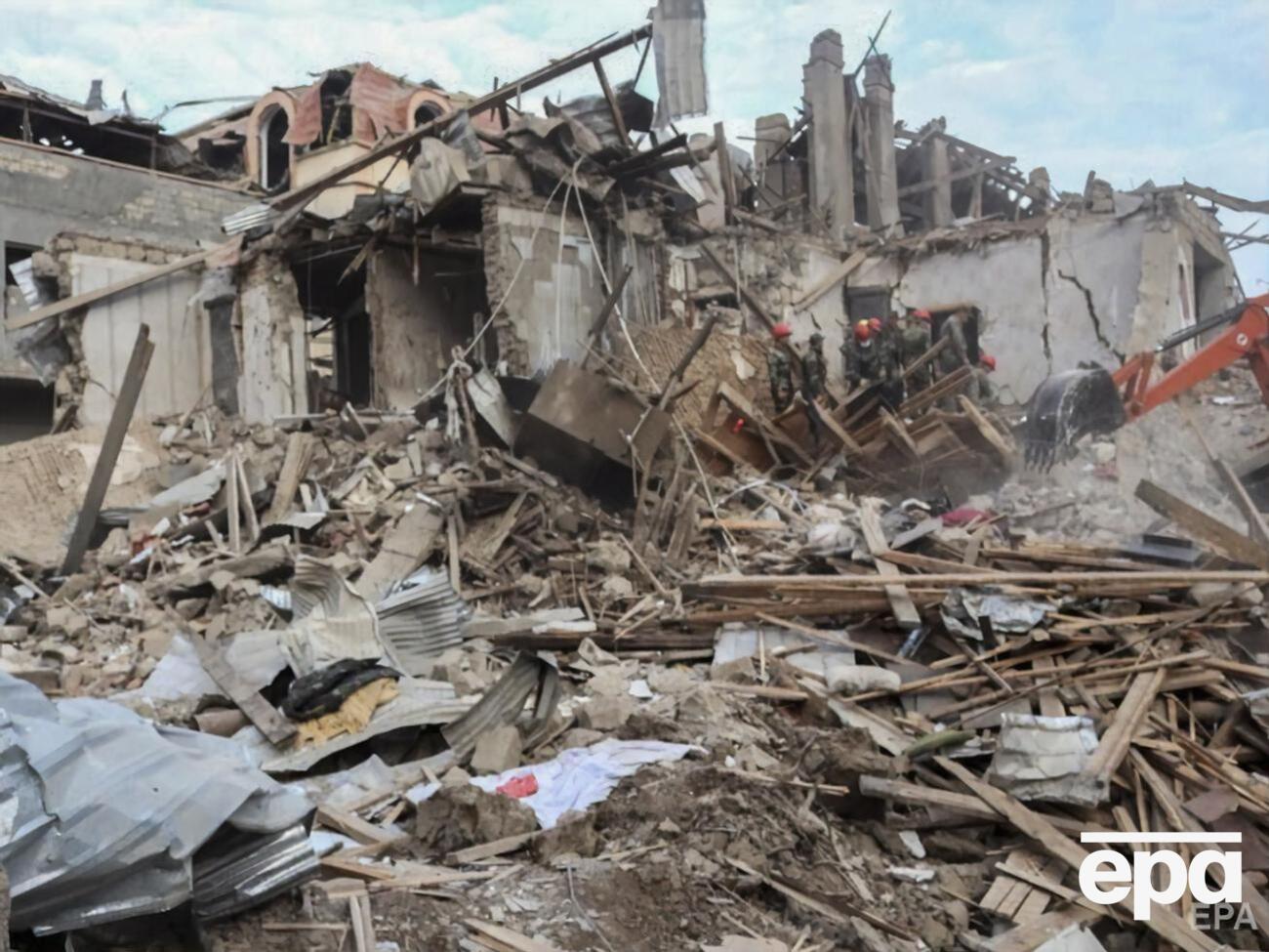 Под обстрел в Гяндже попал многоквартирный дом