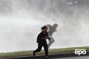 Марш протесту триває, незважаючи на те, що міліція застосовує водомети