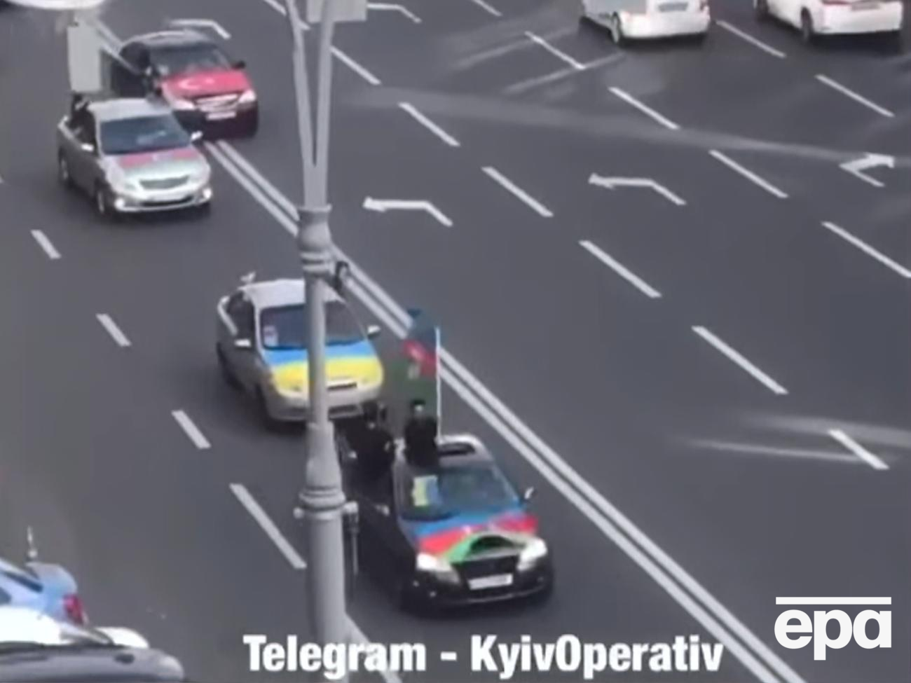 Полицейские утверждают, что остановили шесть автомобилей с символикой иностранных государств