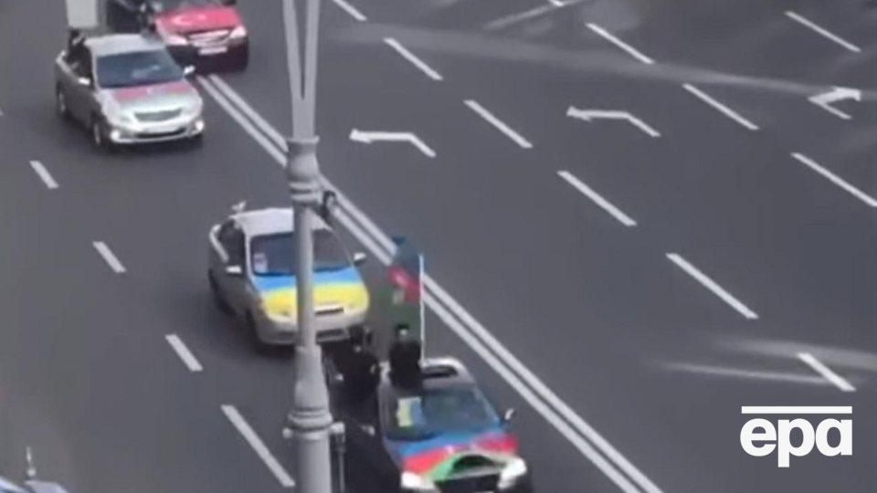 Полицейские утверждают, что остановили шесть автомобилей с символикой иностранных государств