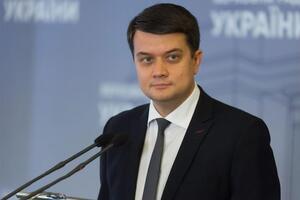 Разумков: Иногда мама хочет, чтобы более жестко выступил по тому или иному вопросу. Иногда просто профессиональные вещи а-ля жестикуляции