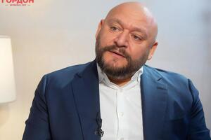 Добкин: Версия профессора Соловья – конечно же, вранье. Во-первых, мне неприлично об этом говорить. Во-вторых, у меня жена спрашивает, где ее доля