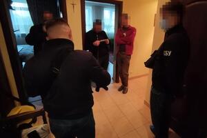 По данным СБУ, за комплект поддельных документов злоумышленники брали от €300