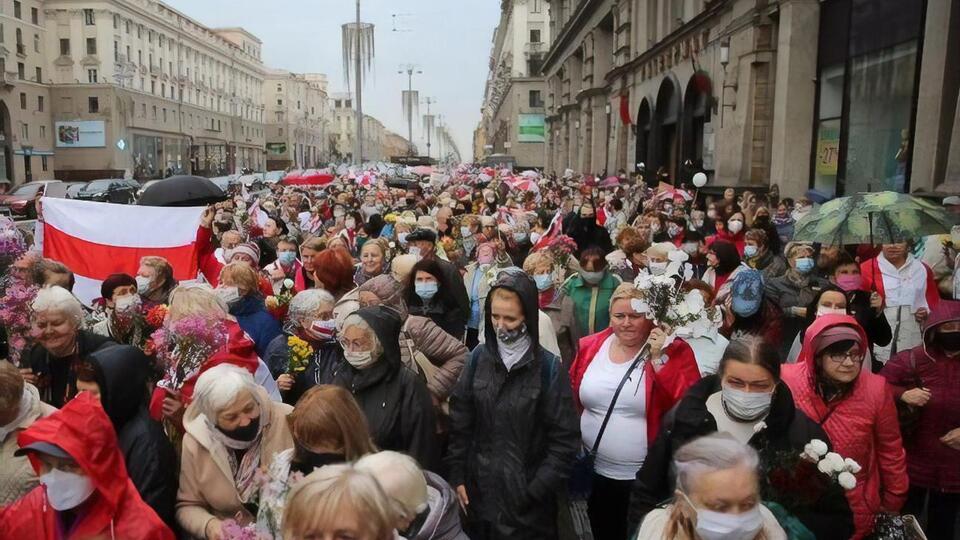 Невідомі в балаклавах застосували щодо учасників маршу спецзасоби