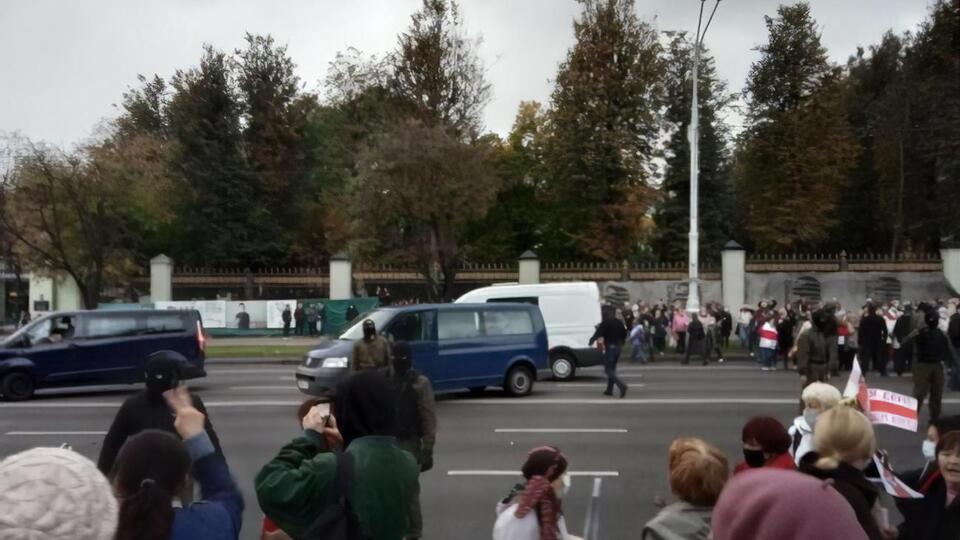 Протестувальники кричали "фашисти"