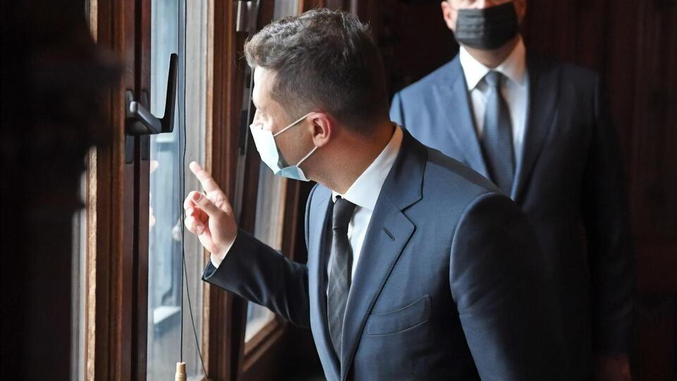 Глава MI6 донес до Зеленского (слева) месседжи, которые по ряду причин не хотел озвучивать премьер-министр Великобритании