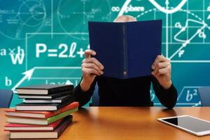 В Минобразования Украины отметили, что учитель может заработать на замене уроков