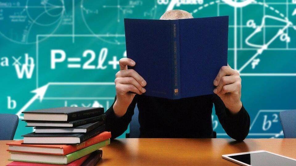 У Міносвіти України зазначили, що вчитель може заробити на заміні уроків