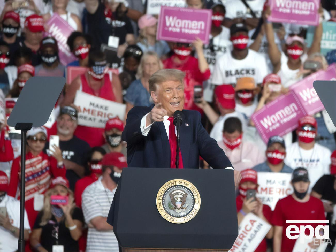 Встреча Трампа с избирателями проходила в аэропорту Сэнфорда под открытым небом