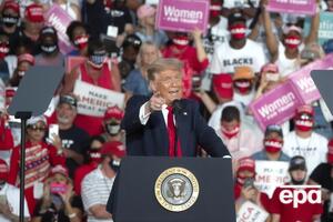 Встреча Трампа с избирателями проходила в аэропорту Сэнфорда под открытым небом