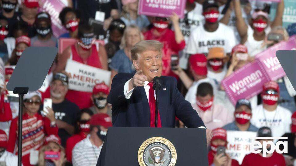 Встреча Трампа с избирателями проходила в аэропорту Сэнфорда под открытым небом