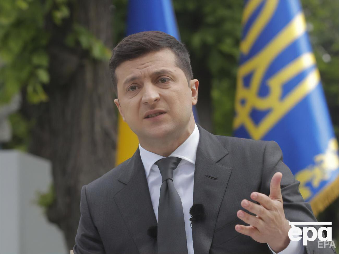 Зеленский говорил, что в день местных выборов украинцам предложат ответить на "пять важных вопросов"