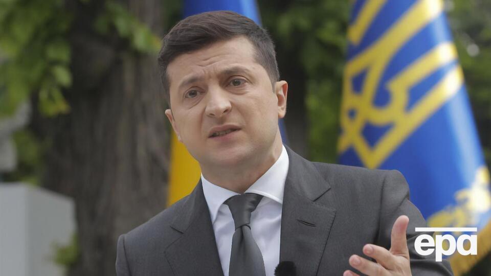 Зеленський говорив, що в день місцевих виборів українцям запропонують відповісти на "п'ять важливих запитань"