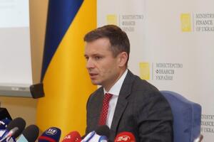 Марченко заверил, что сокращений бюджета на оборону, медицину и образование не будет