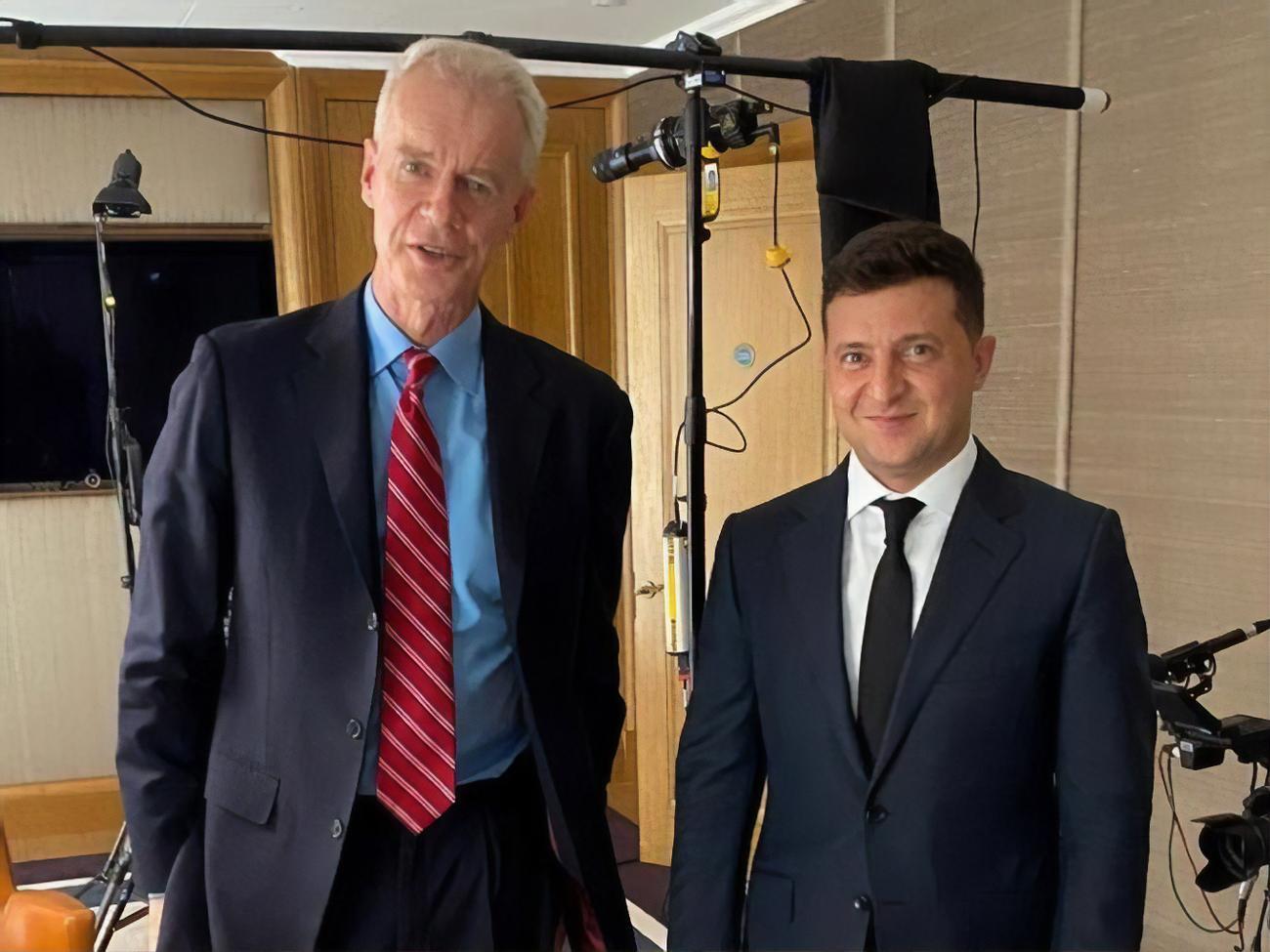 Известный британский тележурналист, ведущий HARDTalk Стивен Сакур и президент Украины Владимир Зеленский