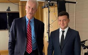 Известный британский тележурналист, ведущий HARDTalk Стивен Сакур и президент Украины Владимир Зеленский