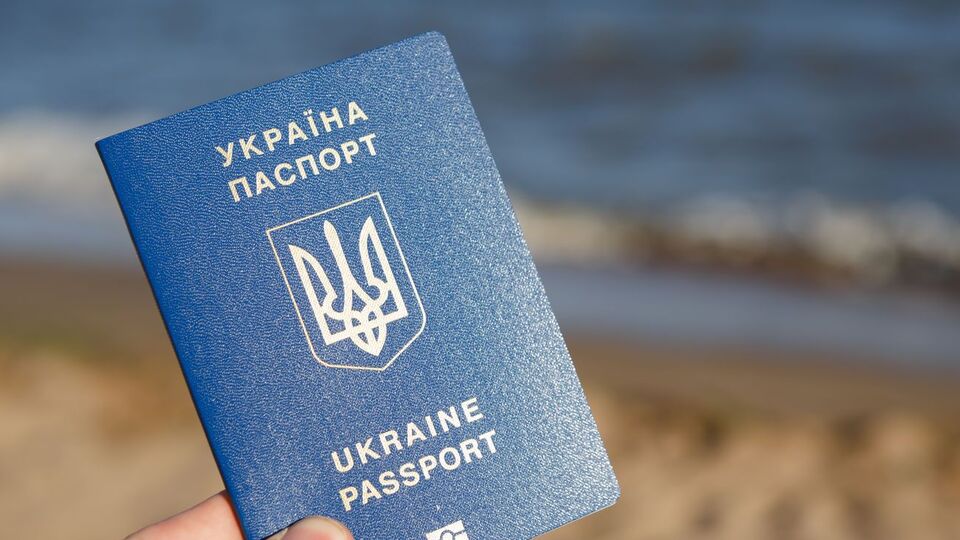 Сейчас паспорт Украины позволяет гражданам посещать 129 стран мира без получения визы
