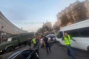 Автомобиль нападавших заблокировали на улице Крещатик