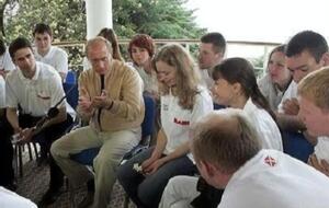 Президент РФ Владимир Путин на встрече с представителями движения "Наши". Июль 2005 года