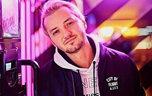 Маніфест помер у 30 років